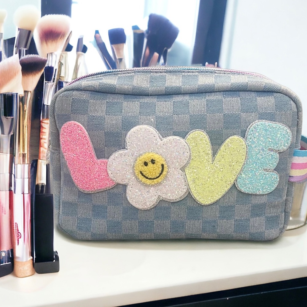 NEW Super Cute Puffed ‘LOVE’ Cosmetic Bag

Please check out my other listings